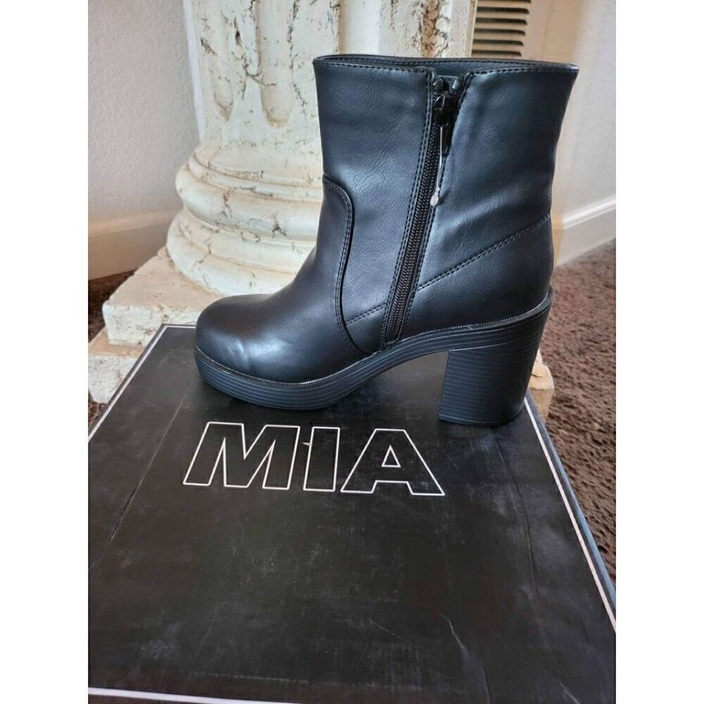 Mia Women's Black Boots, 7 M